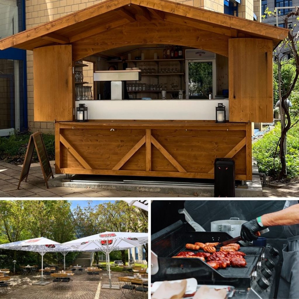 Rustikale Holzhütte, Außenbereich mit Sonnenschirmen und Live-Grillen für ein Firmen-Sommerfest im Holiday Inn Stuttgart.